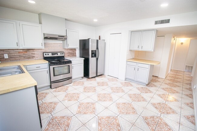 Photo - 14010 Meyersville Dr