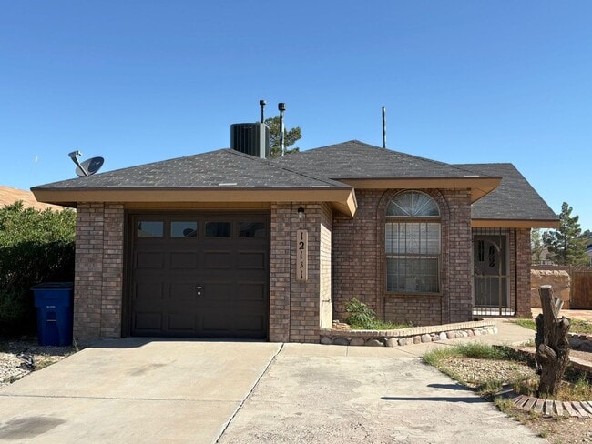 Building Photo - Charming 3 bedroom, 2 bath home in East El...