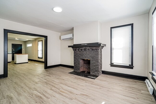 Photo - 98-100 N Hague Ave Unit 100