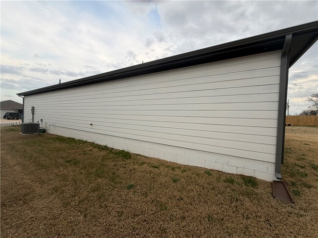 Photo - 207 NW Pinwheel St