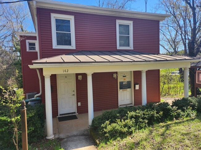 Building Photo - 142 Carlton Rd Unit B