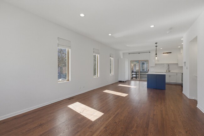 Photo - 448 N Carpenter St