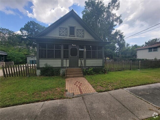 Building Photo - 217 NE Tuscawilla Ave Rental