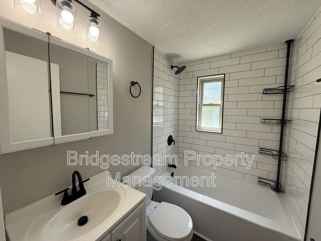 Photo - 1233 Lytle Ln