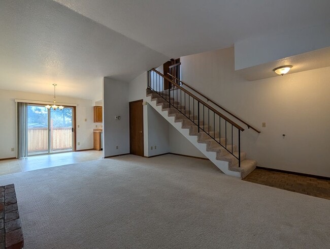 Photo - Great 2 bed/1 bath duplex with fenced in yard!