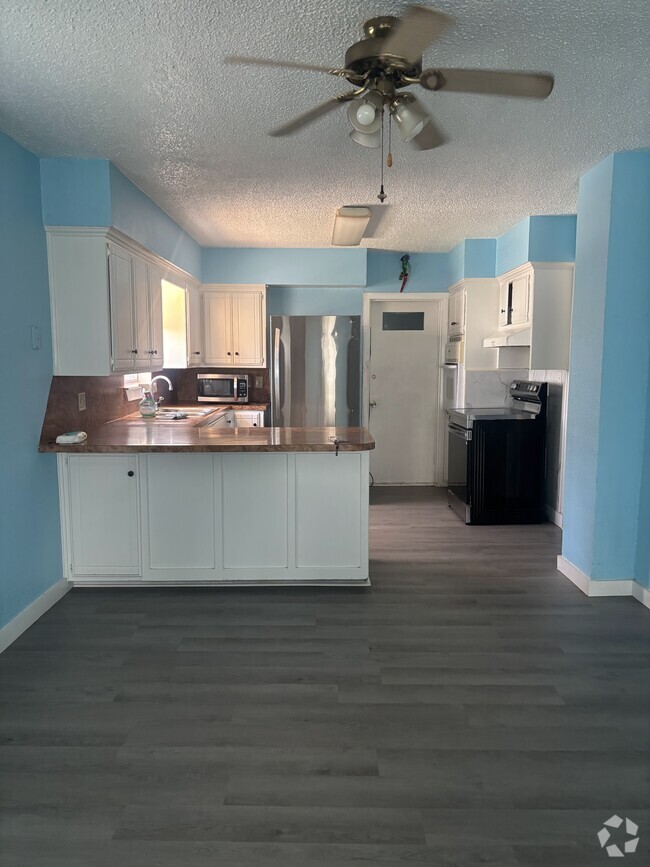 Building Photo - 1310 Windy Hill Rd Rental