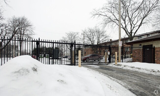 Photo - Auer Court Apartments