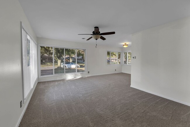 Photo - 32725 Barkley St