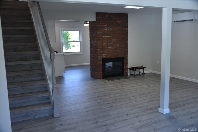 55 Acre Ln