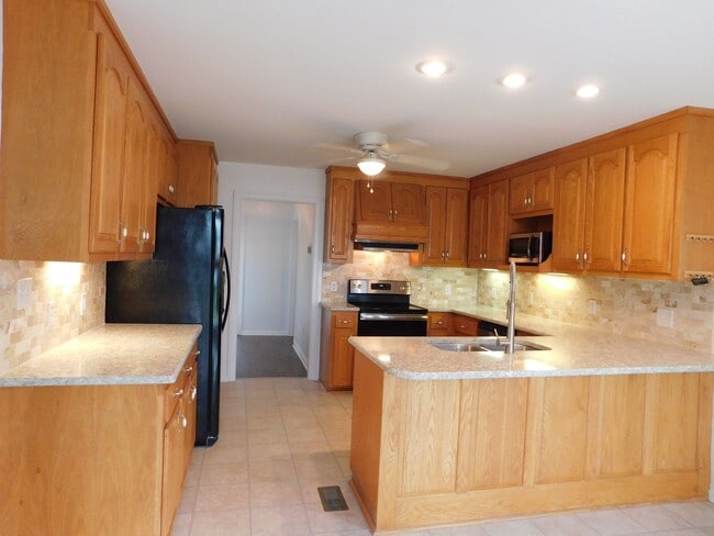 Photo - 210 Ainsley Rd