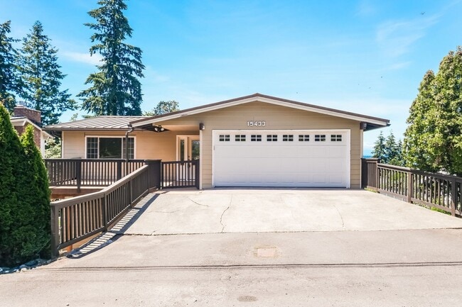 Building Photo - Versatile 5 Bedroom Retreat with Office and Outdoor Living in Burien