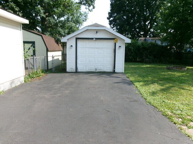 1544 Edgewood St NE