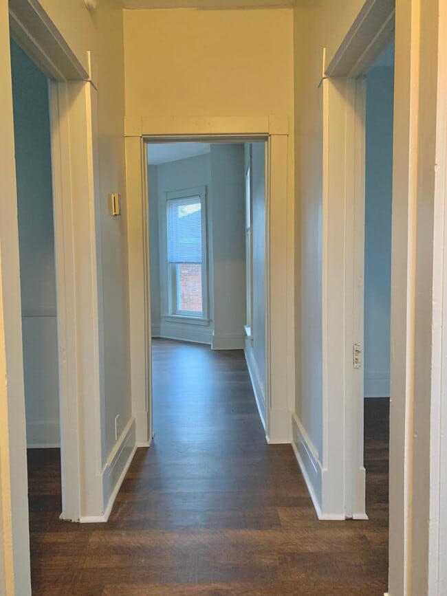 Building Photo - 182 Hudson St Unit 182 1/2 Hudson St. - Upstairs
