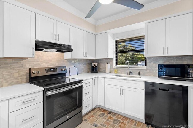 Photo - 4885 SE Capstan Ave Unit 27