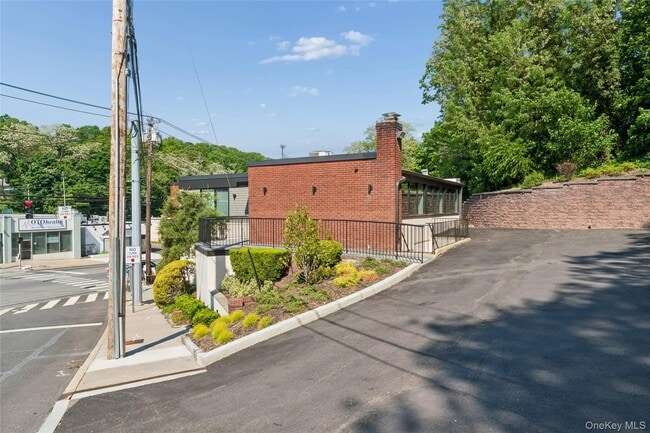Building Photo - 780 New York Ave Unit B