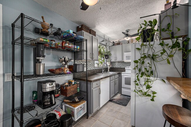 Photo - University Hills 2 bedroom and 1.5 Bath Unidad 205
