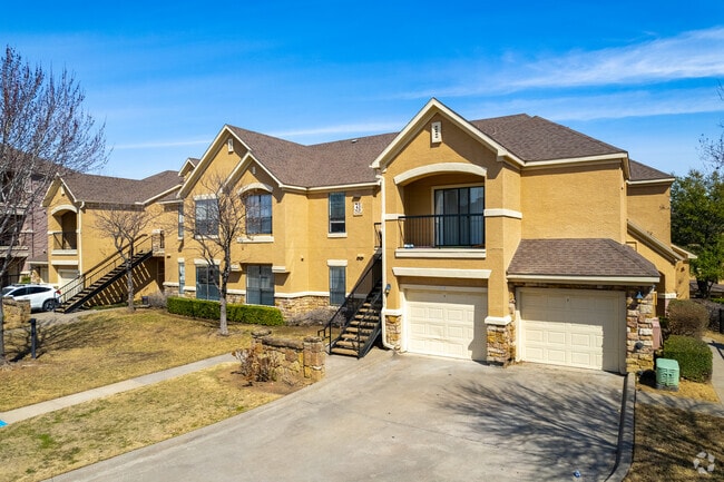 Building Photo - Villas of Vista Ridge