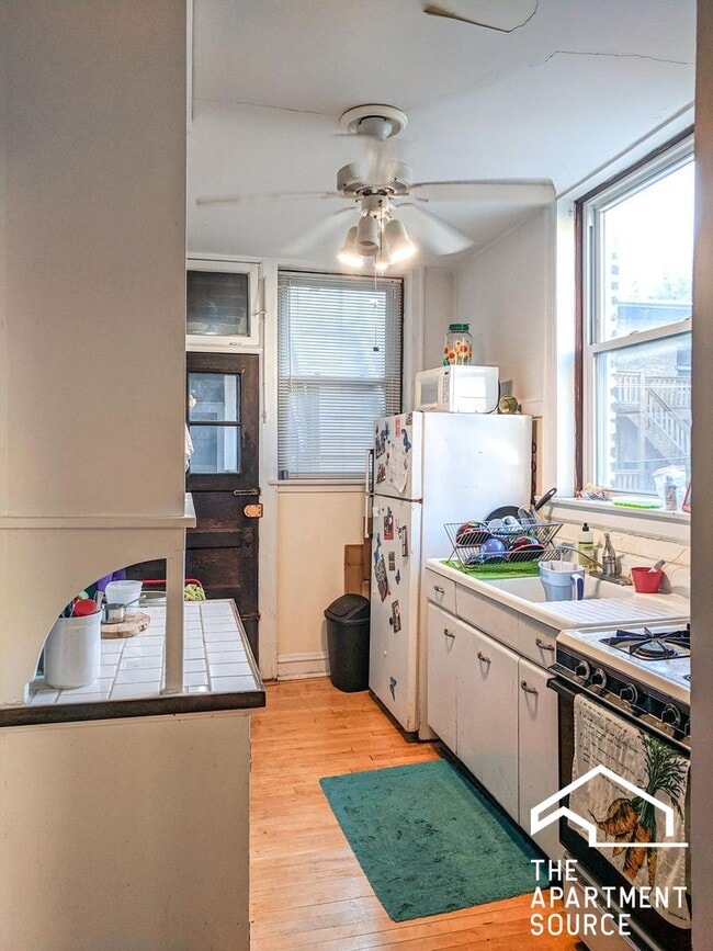 Building Photo - 5210 N Damen Ave Unit 2