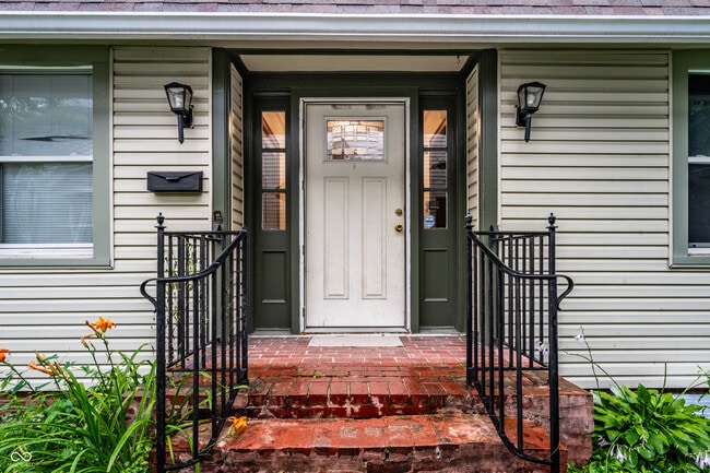 Photo - 640 Berkley Rd