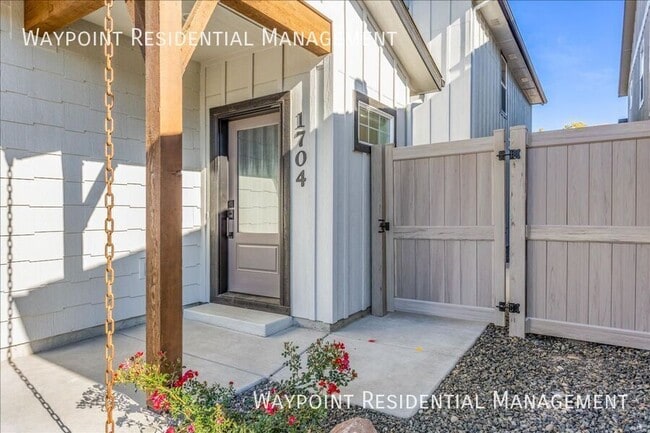 Photo - 1704 E Cutgrass Ln