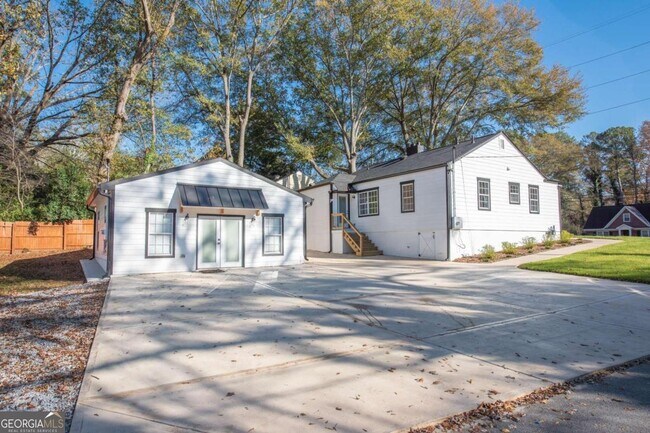 Photo - 1810 Dresden Dr NE