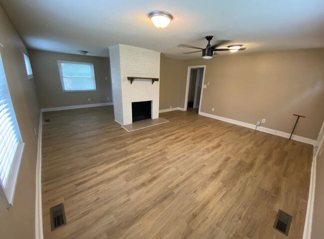 Photo - 1220 Cresthill Rd