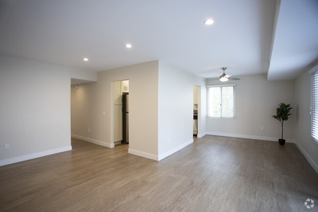 3BR, 2BA-1005 SF