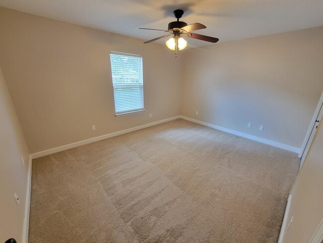 Photo - 712 Hazel Dr