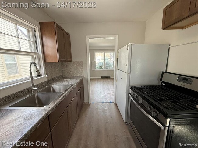 Photo - 24411 Union St