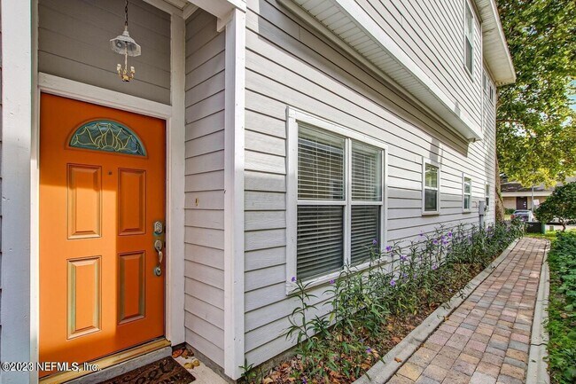 Photo - 821 6th Ave S