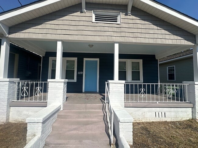 Photo - Charming Downtown Gem with Walkable Location Near Soda Pop District - Pet Friendly!
