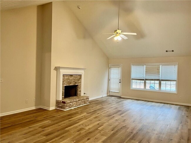 Photo - 283 Grand Ashbury Ln