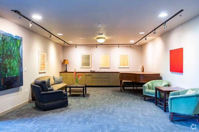 Building 420 - Lobby - Villas at Hamilton