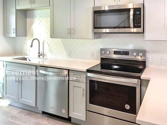 Building Photo - 3804 Southway Dr Unit Apartment 102