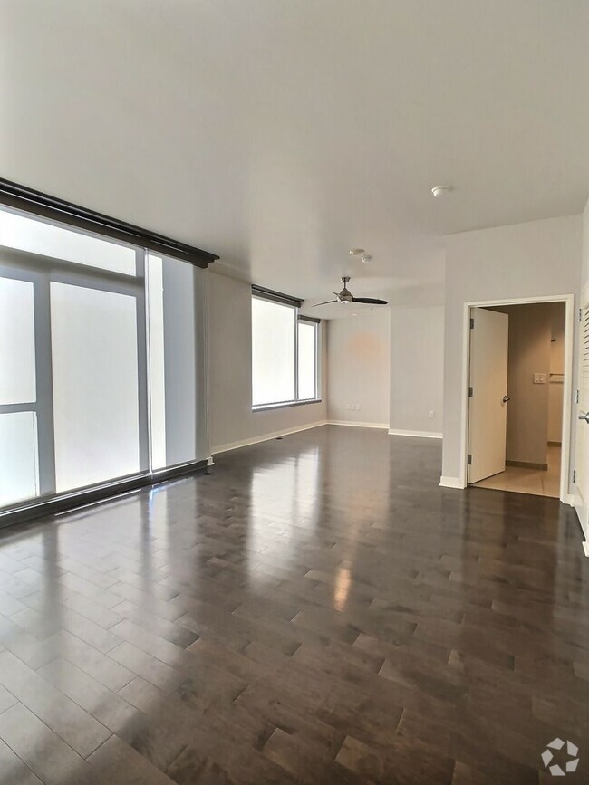Building Photo - Luxury 17th Floor Studio at Axis in Downto... Unit 1702 Rental