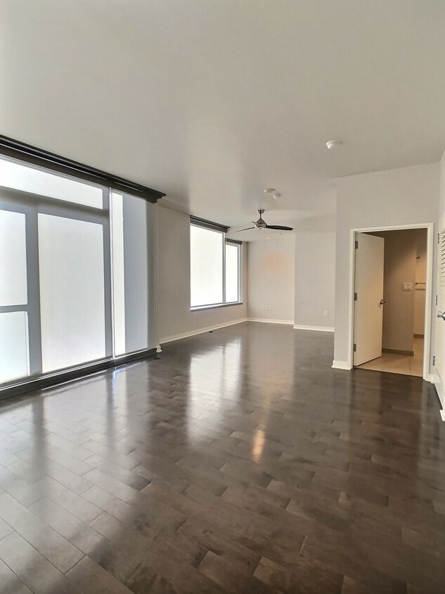 Luxury 17th Floor Studio at Axis in Downto... - Luxury 17th Floor Studio at Axis in Downto...