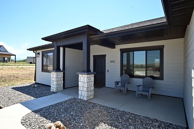 Photo - 1495 Oxbow Dr
