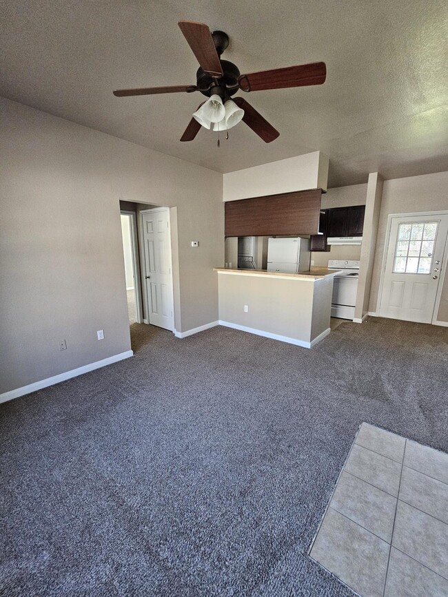 A2 Living Room - Crestview Place Apartments