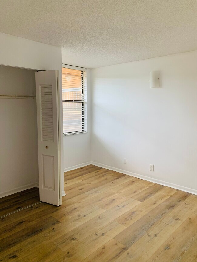 Segunda habitación con armario - 950 Egret Cir Unidad 950 Egret Cr Delray Beach