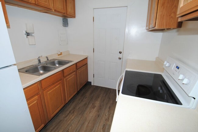 Photo - Lathrop St (1424/1426) Unit 1424