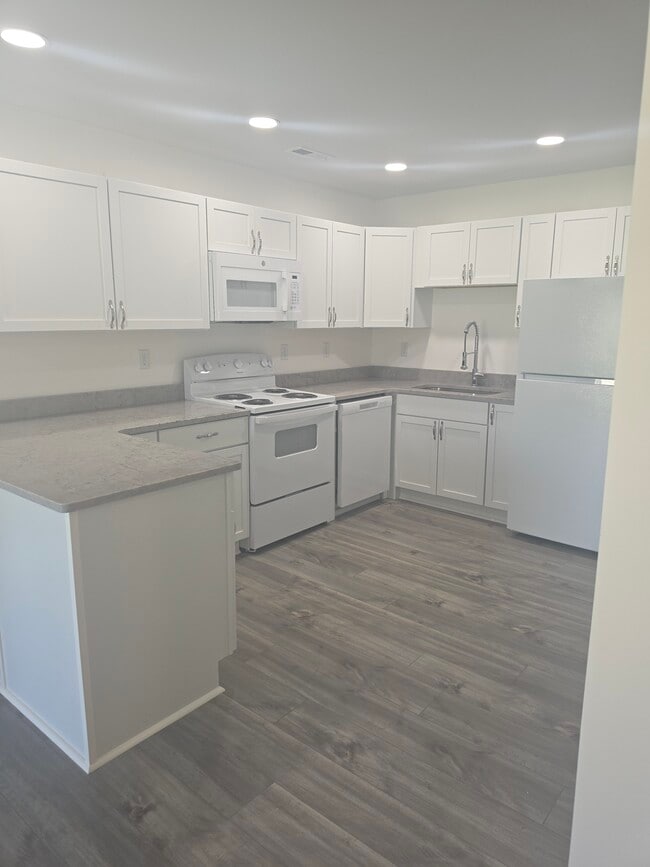 Photo - 745 River Rd