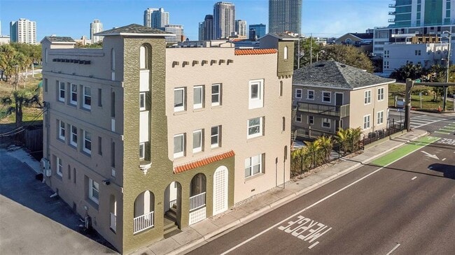 Building Photo - 409 8th St N Unit 8