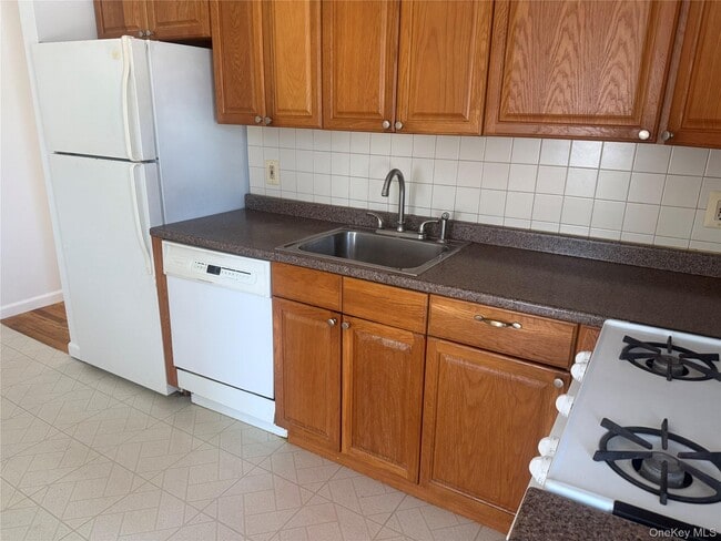 Photo - 219 Manhattan Ave