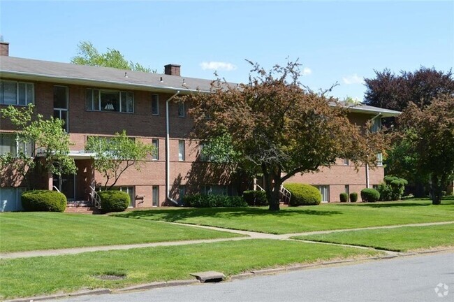Building Photo - 1100 East Ave Unit 8A Rental