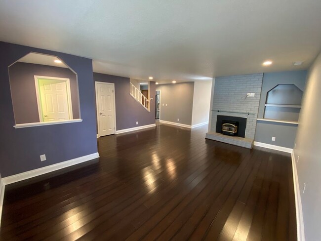 Photo - 2545 Winsford Ln