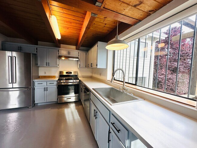 Photo - West Oakland 5th St Unidad 1533 5th St