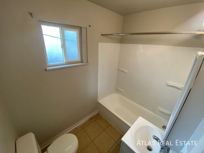 Photo - 881 Egbert St Apartamento