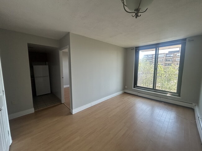 Building Photo - 1157-1157 Tower Rd Unit 605