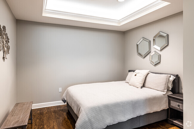 1BR, 1BA - 905SF