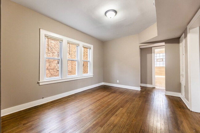 Photo - 620 E 73rd St Unit 1